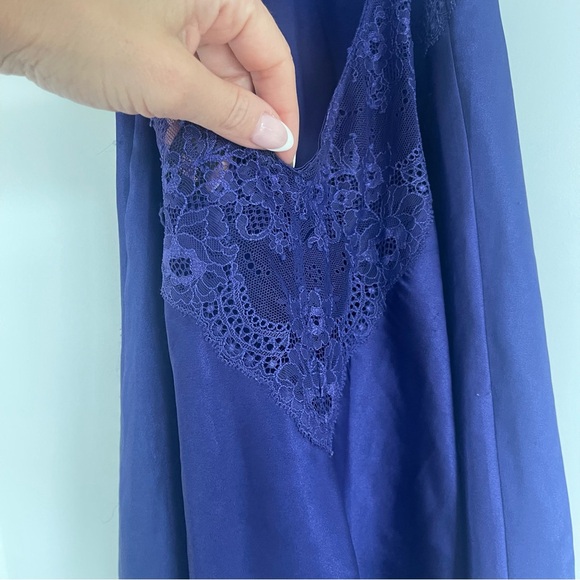 Victoria’s Secret Satin Chemise and Robe - Picture 3 of 6